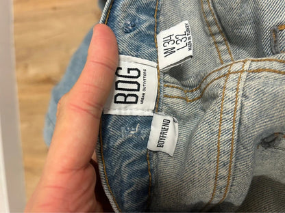 BDG Light-Wash Baggy Boyfriend Jeans W31 L31 | 90s Model-Off-Duty Denim