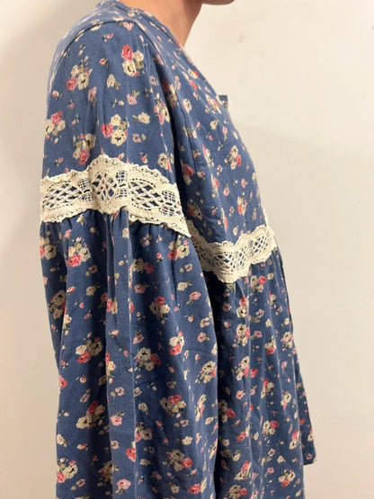 Elizabeth Born in England Blue Floral Lace Sleeve Smock Top Free Size