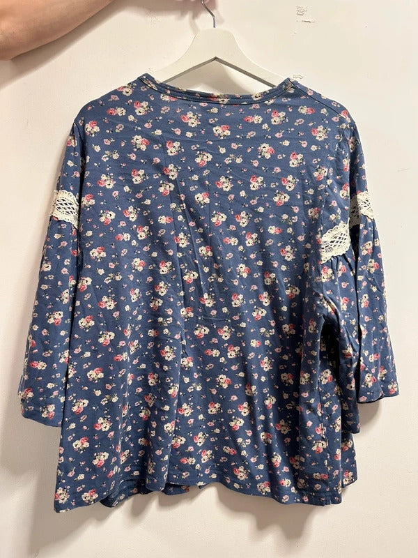 Elizabeth Born in England Blue Floral Lace Sleeve Smock Top Free Size