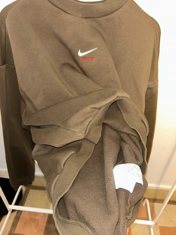 Nike Therma-FIT Brown Sweatshirt with Large Back Logo – Minimal Front M