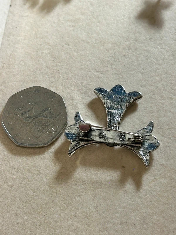 silver tone vintage style bow brooch