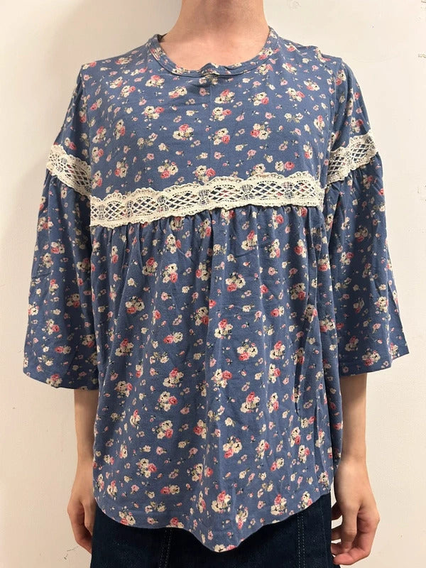 Elizabeth Born in England Blue Floral Lace Sleeve Smock Top Free Size