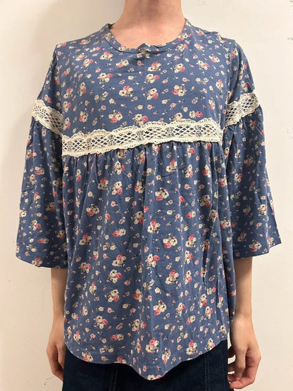 Elizabeth Born in England Blue Floral Lace Sleeve Smock Top Free Size