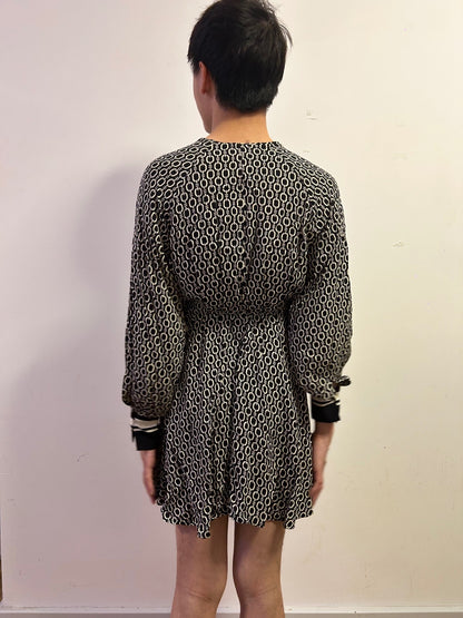 H&M Black & White Geometric Print Blouse XS Long Sleeve Relaxed Shirt