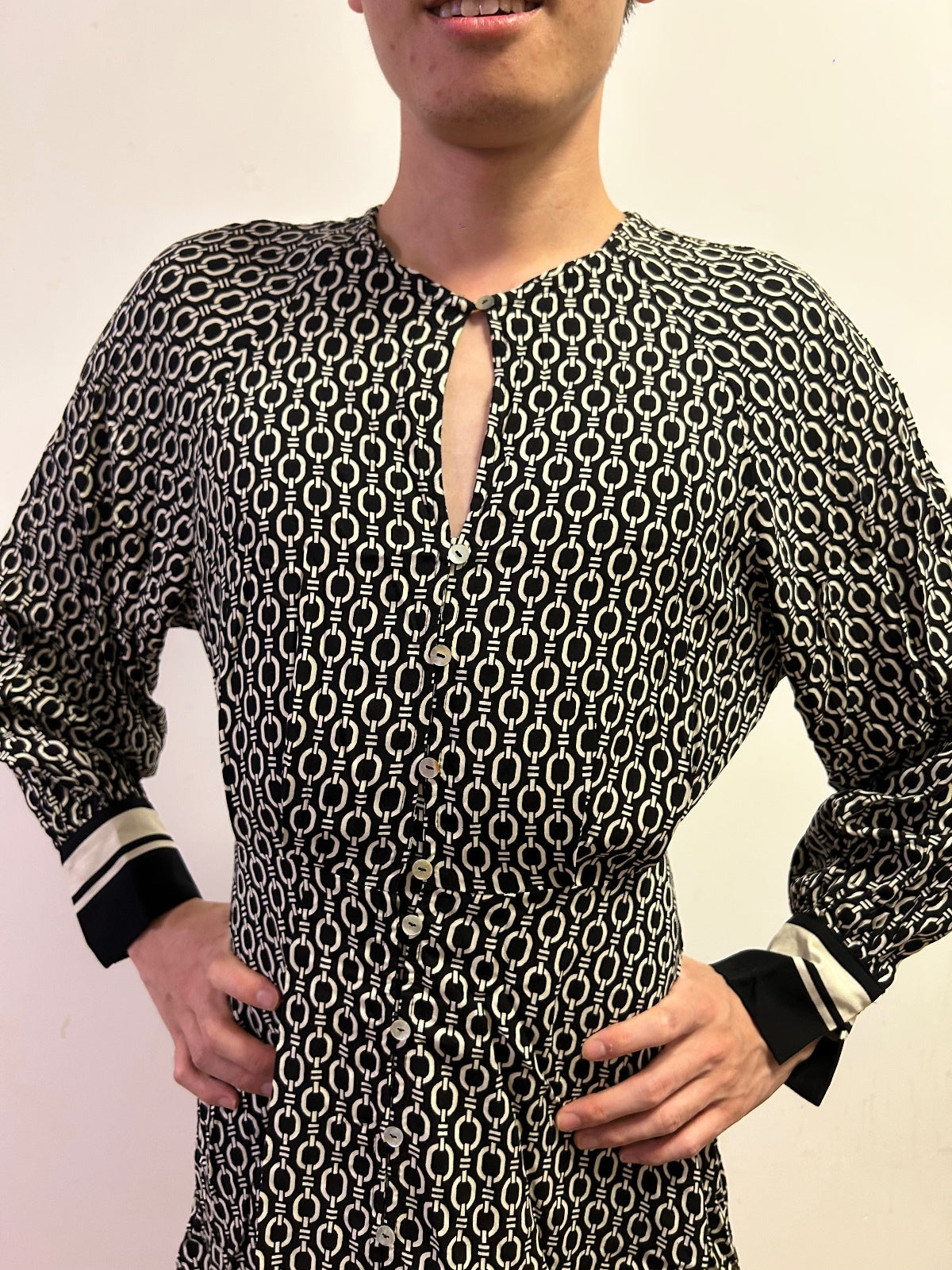 H&M Black & White Geometric Print Blouse XS Long Sleeve Relaxed Shirt