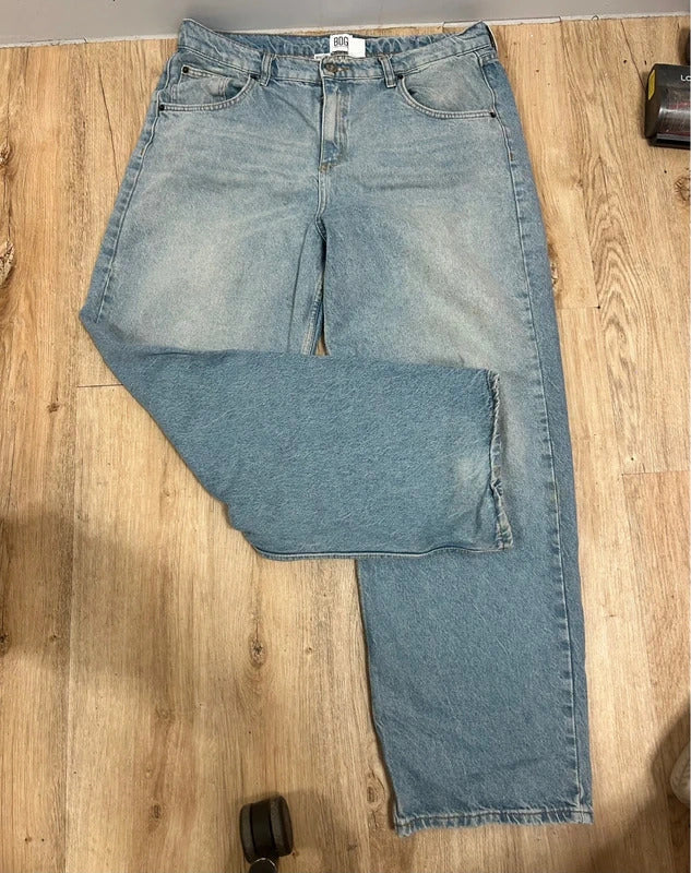 BDG Light-Wash Baggy Boyfriend Jeans W31 L31 | 90s Model-Off-Duty Denim