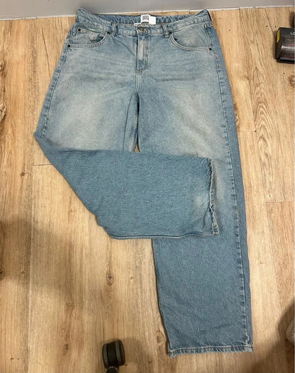 BDG Light-Wash Baggy Boyfriend Jeans W31 L31 | 90s Model-Off-Duty Denim