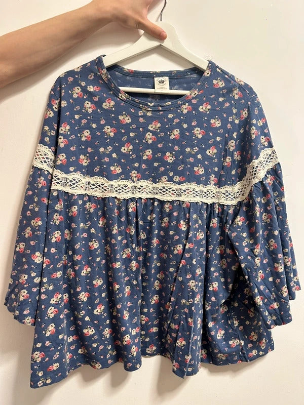 Elizabeth Born in England Blue Floral Lace Sleeve Smock Top Free Size