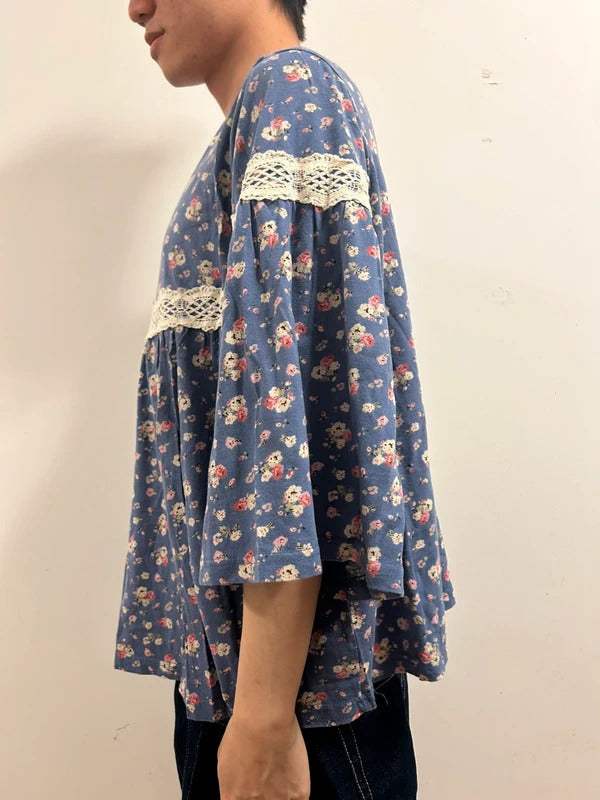 Elizabeth Born in England Blue Floral Lace Sleeve Smock Top Free Size